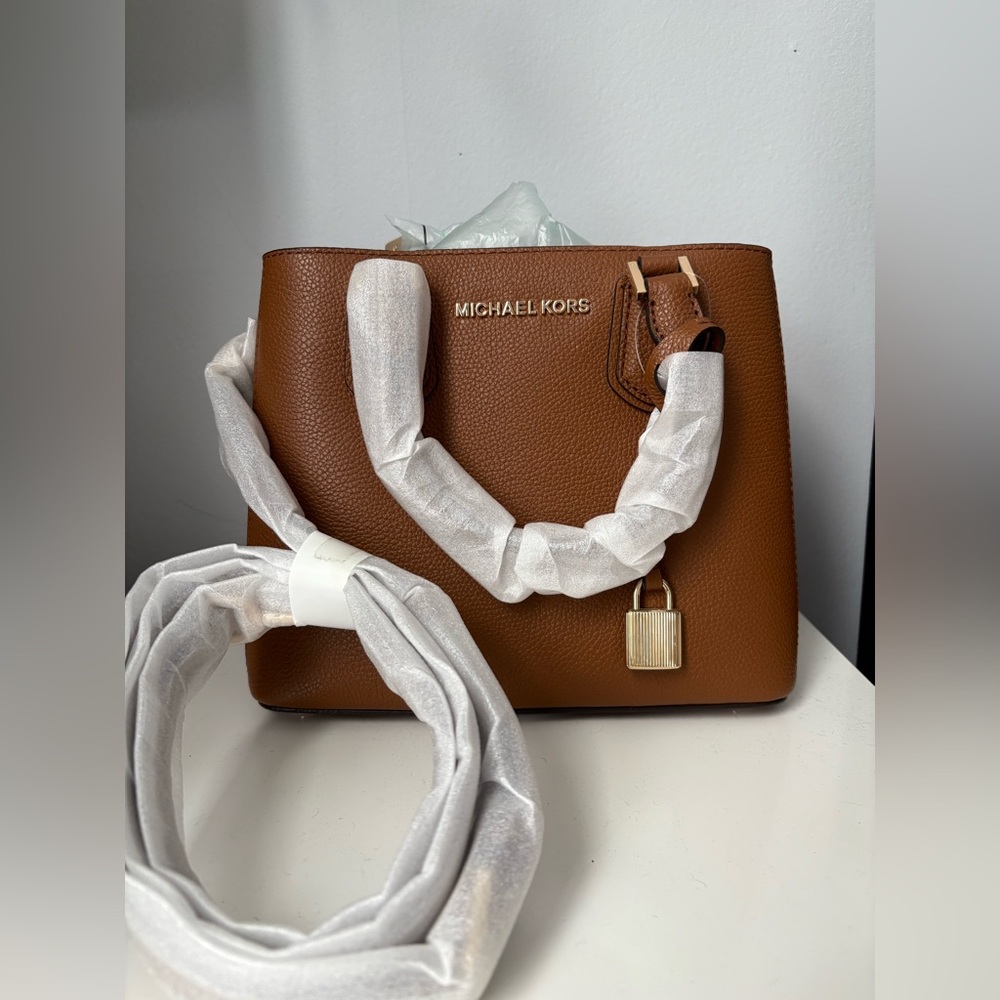NWT Michael Kors Adele MD Messenger Leather Bag